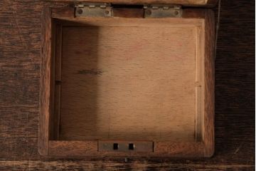 アンティーク雑貨　和製アンティーク　ナラ材　渋さと味わいが魅力的な古い印箱(印鑑箱、小物収納箱)(R-038701)