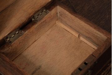 アンティーク雑貨　和製アンティーク　ナラ材　渋さと味わいが魅力的な古い印箱(印鑑箱、小物収納箱)(R-038701)