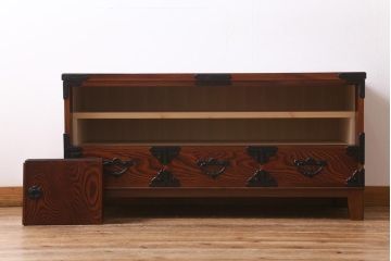 中古　民芸家具　岩谷堂箪笥　脚付きリメイク　重厚さの中にも華がある上品なローボード(テレビボード、サイドボード、戸棚)(R-038702)