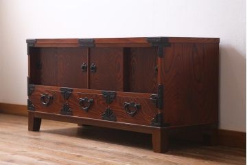 中古　民芸家具　岩谷堂箪笥　脚付きリメイク　重厚さの中にも華がある上品なローボード(テレビボード、サイドボード、戸棚)(R-038702)