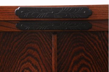 中古　民芸家具　岩谷堂箪笥　脚付きリメイク　重厚さの中にも華がある上品なローボード(テレビボード、サイドボード、戸棚)(R-038702)