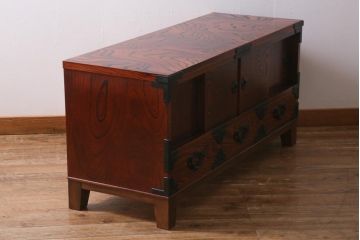 中古　民芸家具　岩谷堂箪笥　脚付きリメイク　重厚さの中にも華がある上品なローボード(テレビボード、サイドボード、戸棚)(R-038702)