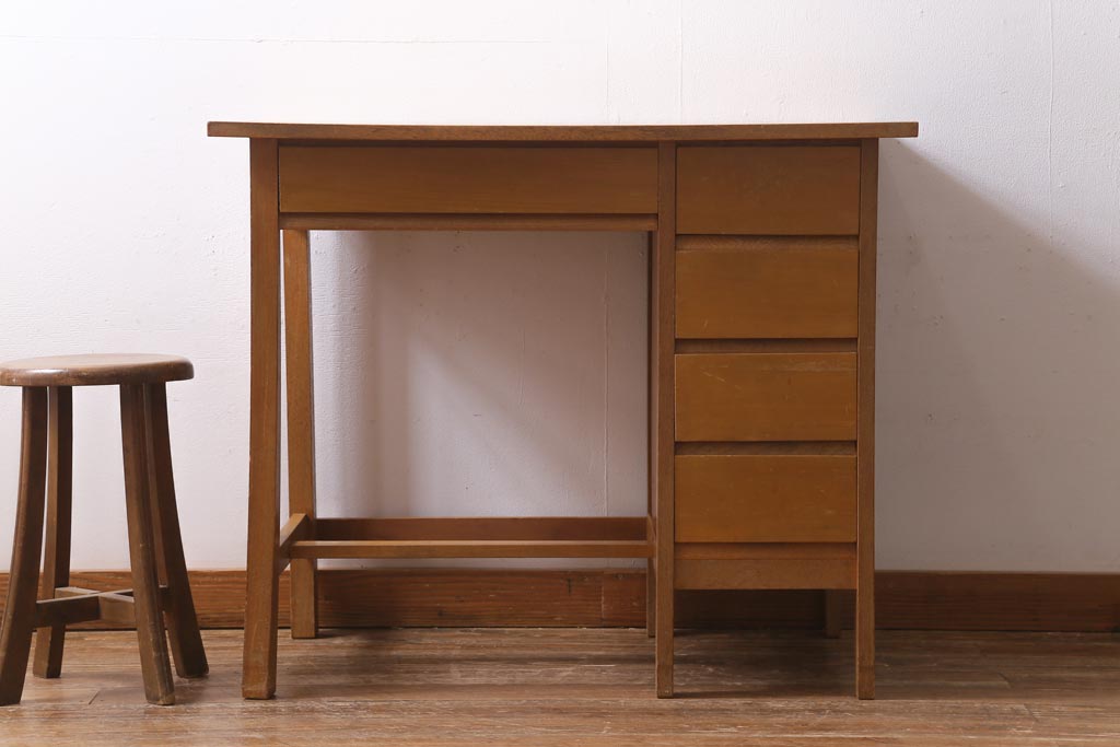 ヴィンテージ家具　温かみのある木肌が魅力のシンプルな片袖デスク(机、在宅ワーク、在宅用ワークデスク、ビンテージ)(R-038704)