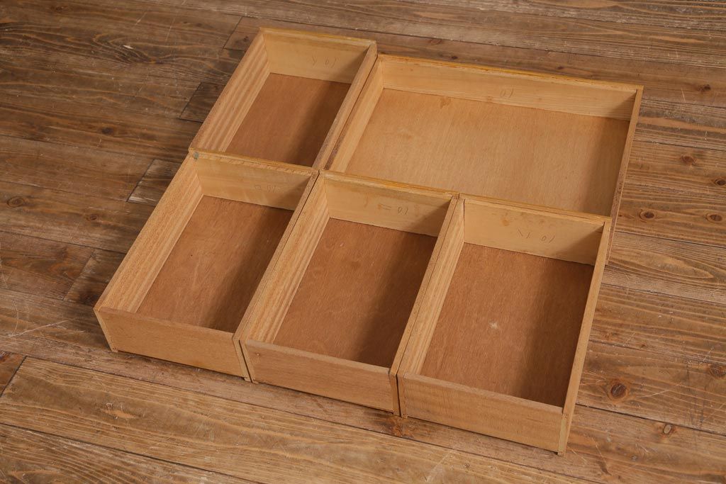 ヴィンテージ家具　温かみのある木肌が魅力のシンプルな片袖デスク(机、在宅ワーク、在宅用ワークデスク、ビンテージ)(R-038704)