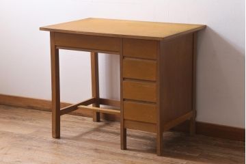 ヴィンテージ家具　温かみのある木肌が魅力のシンプルな片袖デスク(机、在宅ワーク、在宅用ワークデスク、ビンテージ)(R-038704)