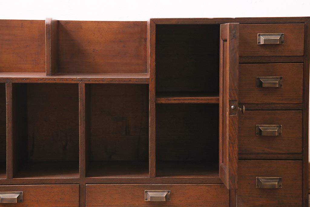 レトロ家具　昭和レトロ　昭和初期　激レア!ノスタルジックな雰囲気漂う本棚(収納棚、戸棚、キャビネット)(R-038711)