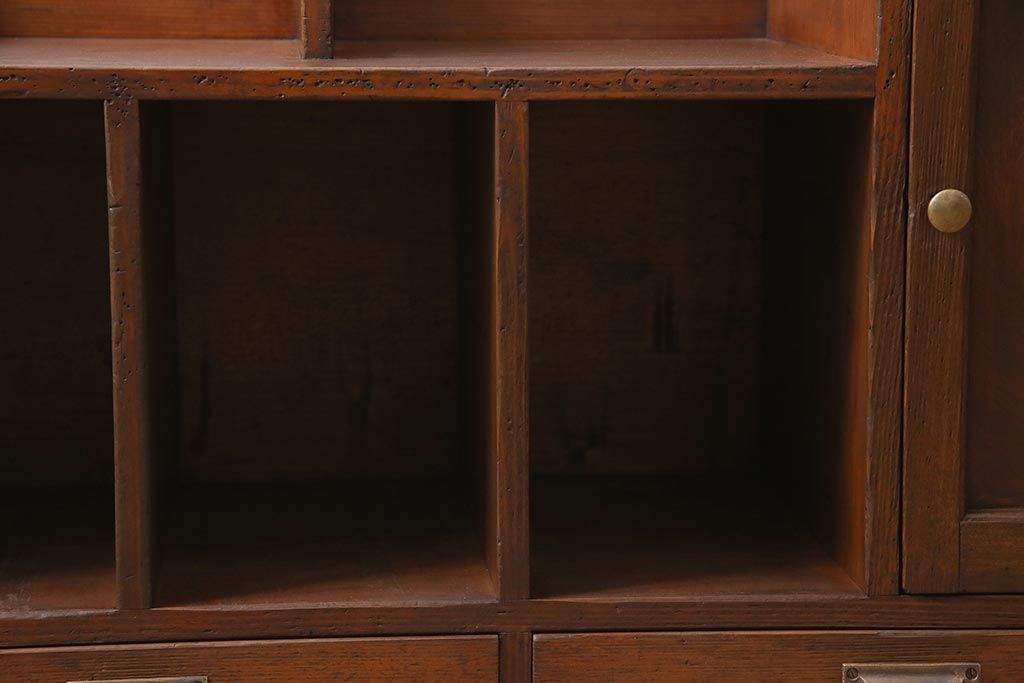 レトロ家具　昭和レトロ　昭和初期　激レア!ノスタルジックな雰囲気漂う本棚(収納棚、戸棚、キャビネット)(R-038711)