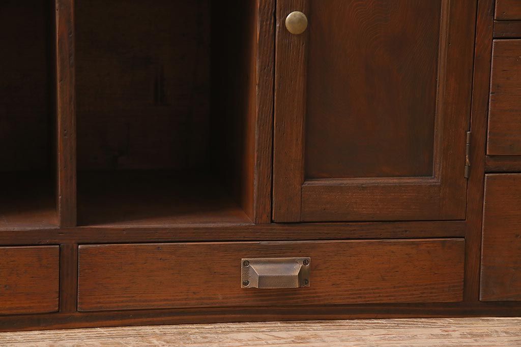 レトロ家具　昭和レトロ　昭和初期　激レア!ノスタルジックな雰囲気漂う本棚(収納棚、戸棚、キャビネット)(R-038711)