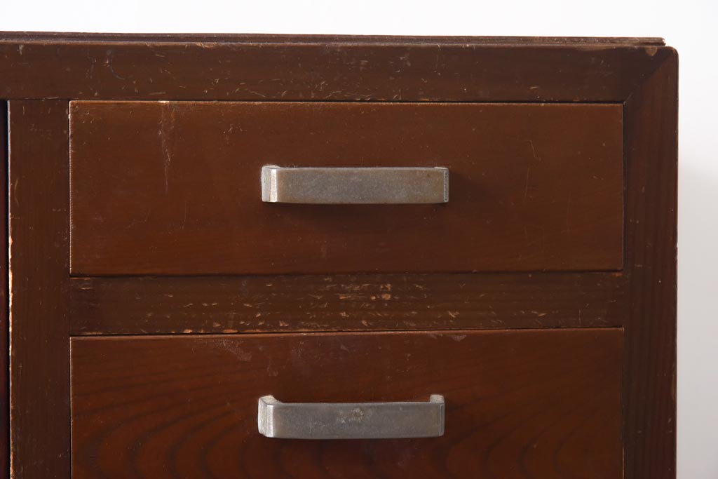 アンティーク家具　和製アンティーク　昭和中期　味わいたっぷりの引き戸付きチェスト(衣装タンス、引き出し)(R-038712)