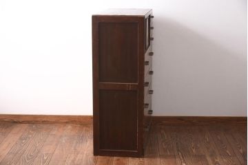 アンティーク家具　和製アンティーク　昭和中期　味わいたっぷりの引き戸付きチェスト(衣装タンス、引き出し)(R-038712)