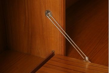 ヴィンテージ家具　北欧ビンテージ　G-PLAN(ジープラン)　Sierra(シエラ)　チーク材　温かな木肌が魅力のスタイリッシュなサイドボード(収納棚、カップボード)(R-038714)