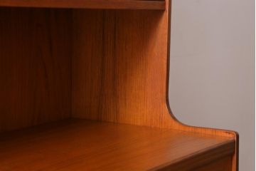 ヴィンテージ家具　北欧ビンテージ　G-PLAN(ジープラン)　Sierra(シエラ)　チーク材　温かな木肌が魅力のスタイリッシュなサイドボード(収納棚、カップボード)(R-038714)