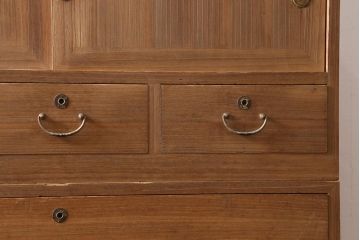 アンティーク家具　和製アンティーク　桐材　上品な佇まいが趣ある3段重ね箪笥(衣装箪笥、引き出し、桐箪笥、桐たんす)(R-038715)