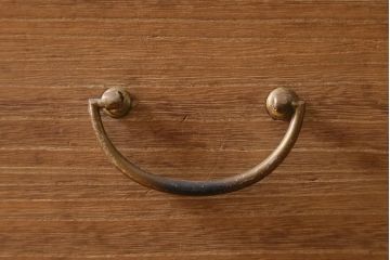 アンティーク家具　和製アンティーク　桐材　上品な佇まいが趣ある3段重ね箪笥(衣装箪笥、引き出し、桐箪笥、桐たんす)(R-038715)