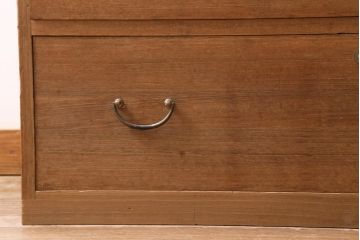 アンティーク家具　和製アンティーク　桐材　上品な佇まいが趣ある3段重ね箪笥(衣装箪笥、引き出し、桐箪笥、桐たんす)(R-038715)