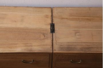 アンティーク家具　和製アンティーク　桐材　上品な佇まいが趣ある3段重ね箪笥(衣装箪笥、引き出し、桐箪笥、桐たんす)(R-038715)