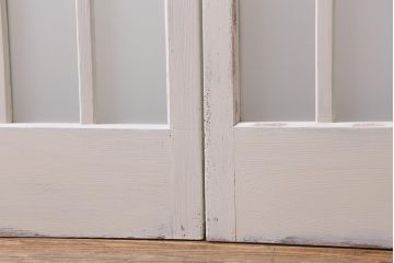 アンティーク建具　和製アンティーク　当店オリジナルガラス入り　ホワイトペイントが爽やかなガラス戸2枚セット(引き戸、建具)(R-038720)