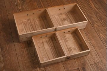 アンティーク家具　昭和初期　丸みのあるフォルムが親しみやすさ感じる茶箪笥(茶棚、戸棚、収納棚)(R-038775)