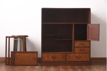 アンティーク家具　昭和初期　丸みのあるフォルムが親しみやすさ感じる茶箪笥(茶棚、戸棚、収納棚)(R-038775)