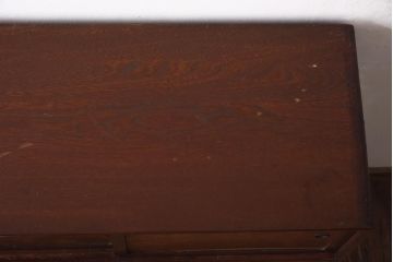 アンティーク家具　昭和初期　丸みのあるフォルムが親しみやすさ感じる茶箪笥(茶棚、戸棚、収納棚)(R-038775)