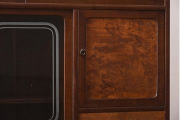 アンティーク家具　昭和初期　丸みのあるフォルムが親しみやすさ感じる茶箪笥(茶棚、戸棚、収納棚)(R-038775)