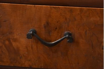 アンティーク家具　昭和初期　丸みのあるフォルムが親しみやすさ感じる茶箪笥(茶棚、戸棚、収納棚)(R-038775)