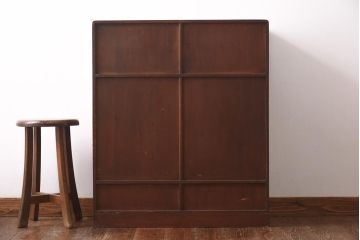 アンティーク家具　昭和初期　丸みのあるフォルムが親しみやすさ感じる茶箪笥(茶棚、戸棚、収納棚)(R-038775)