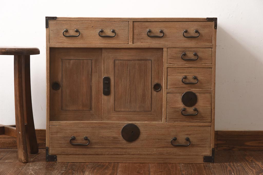 アンティーク家具　和製アンティーク　昭和中期　総桐材　古い木の質感が味わい深い小箪笥(引き出し、収納棚、桐箪笥、桐たんす)(R-038783)