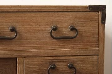 アンティーク家具　和製アンティーク　昭和中期　総桐材　古い木の質感が味わい深い小箪笥(引き出し、収納棚、桐箪笥、桐たんす)(R-038783)