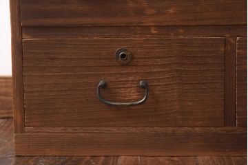 アンティーク家具　和製アンティーク　あたたみのある色合いが魅力の小箪笥(引き出し、小引き出し、抽斗)(R-038785)