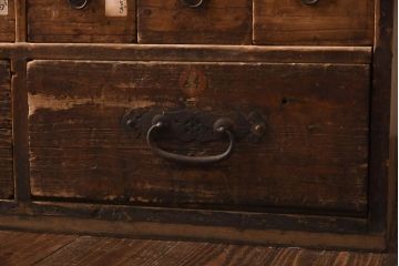 アンティーク家具　和製アンティーク　江戸明治期　時代の味をそのままに感じることのできる薬箪笥(百味箪笥)(R-038786)