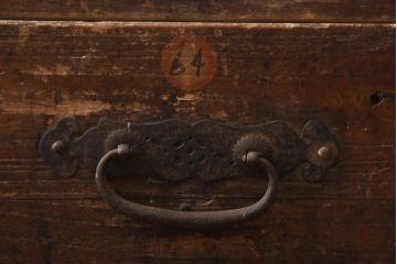 アンティーク家具　和製アンティーク　江戸明治期　時代の味をそのままに感じることのできる薬箪笥(百味箪笥)(R-038786)