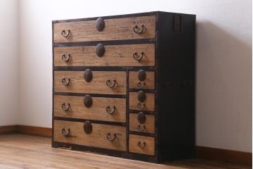 アンティーク家具　前縁漆塗り　和モダンにもおすすめの衣装箪笥(和タンス、引き出し、チェスト)(R-038788)