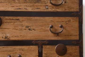 アンティーク家具　前縁漆塗り　和モダンにもおすすめの衣装箪笥(和タンス、引き出し、チェスト)(R-038788)