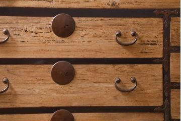 アンティーク家具　前縁漆塗り　和モダンにもおすすめの衣装箪笥(和タンス、引き出し、チェスト)(R-038788)