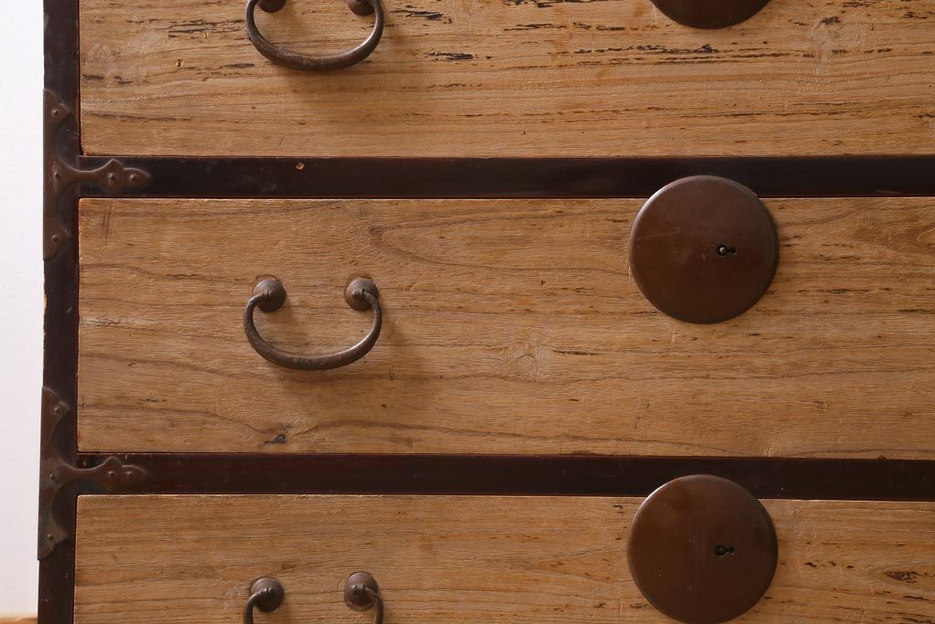 アンティーク家具　前縁漆塗り　和モダンにもおすすめの衣装箪笥(和タンス、引き出し、チェスト)(R-038788)