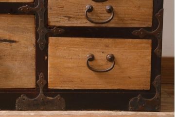 アンティーク家具　前縁漆塗り　和モダンにもおすすめの衣装箪笥(和タンス、引き出し、チェスト)(R-038788)