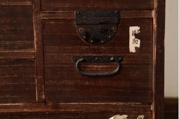 アンティーク家具　和製アンティーク　明治期　桐材　遠い昔を感じさせる味わい深い小引き出し(卓上収納)(R-038859)