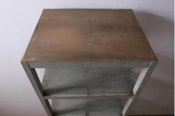 アンティーク家具　昭和初期　縦長　シャビーなペイントが味のある木製オープンラック(棚、陳列棚、収納棚)(R-038862)