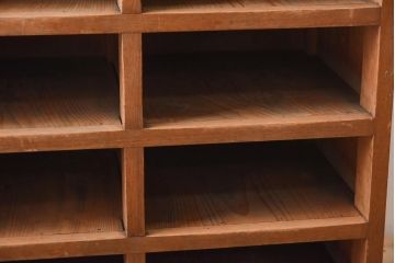 レトロ家具　昭和レトロ　素朴な雰囲気が懐かしさ感じる収納棚(飾り棚、オープンラック、下駄箱)(R-038866)