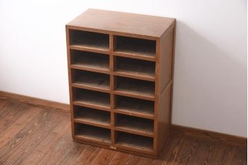 レトロ家具　昭和レトロ　素朴な雰囲気が懐かしさ感じる収納棚(飾り棚、オープンラック、下駄箱)(R-038867)
