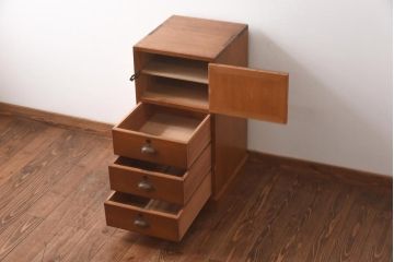 アンティーク家具　昭和レトロ　ナチュラルや北欧スタイルともあわせやすいサイドチェスト(収納棚、キャビネット、引き出し)(R-038868)
