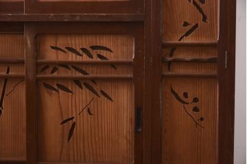 アンティーク家具　和製アンティーク　松竹梅　透かし彫りが風情あふれる下駄箱(収納棚、戸棚、キャビネット)(R-038877)