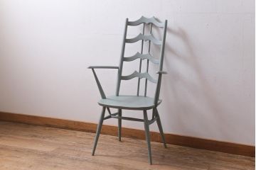 ペイント家具　イギリスビンテージ　ERCOL(アーコール)　希少!淡いカラーが優しげな雰囲気のラダーバックアームチェア(ダイニングチェア、椅子)(R-038880)