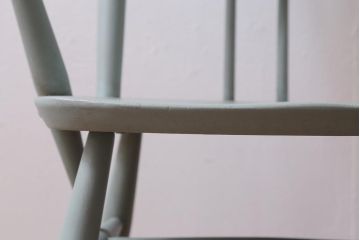 ペイント家具　イギリスビンテージ　ERCOL(アーコール)　希少!淡いカラーが優しげな雰囲気のラダーバックアームチェア(ダイニングチェア、椅子)(R-038880)