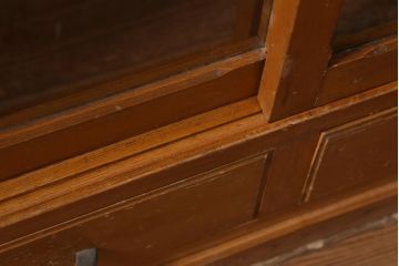 アンティーク家具　昭和レトロ家具　懐かしさ感じる重ねガラス戸棚(キャビネット、収納棚)(R-038881)