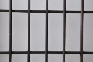 アンティーク建具　和製アンティーク　昭和初期　当時物色ガラス入り!格子のデザインが目を引くガラス戸2枚セット(建具、引き戸)(R-038884)