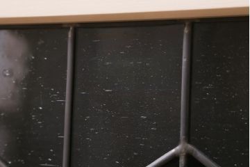 アンティーク建具　古建具リメイク　オリジナルペイント　ジグザク模様のステンドグラスが入ったガラス戸2枚セット　(R-038887)