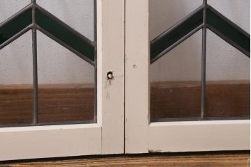 アンティーク建具　古建具リメイク　オリジナルペイント　ジグザク模様のステンドグラスが入ったガラス戸2枚セット　(R-038887)