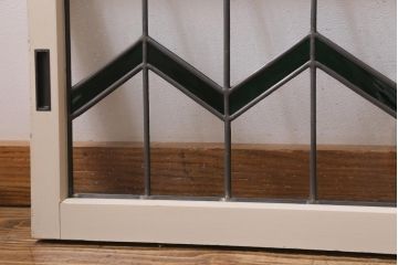 アンティーク建具　古建具リメイク　オリジナルペイント　ジグザク模様のステンドグラスが入ったガラス戸2枚セット　(R-038887)
